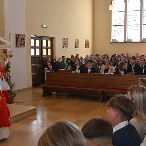 Copyright: Egon WEISSHEIMER, 27.04.2024 Grafenschlag, Firmung im Pfattverband Herz Jesu im Waldviertel, in der Pfarrkirche Grafenschlag, Firmspender: Domkapilar Mag. Herbert D?LLER, 