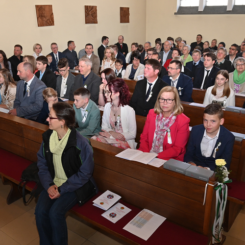 Copyright: Egon WEISSHEIMER, 27.04.2024 Grafenschlag, Firmung im Pfattverband Herz Jesu im Waldviertel, in der Pfarrkirche Grafenschlag, Firmspender: Domkapilar Mag. Herbert D?LLER, 