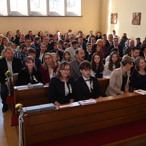 Copyright: Egon WEISSHEIMER, 27.04.2024 Grafenschlag, Firmung im Pfattverband Herz Jesu im Waldviertel, in der Pfarrkirche Grafenschlag, Firmspender: Domkapilar Mag. Herbert D?LLER, 