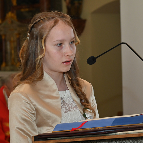 Copyright: Egon WEISSHEIMER, 27.04.2024 Grafenschlag, Firmung im Pfattverband Herz Jesu im Waldviertel, in der Pfarrkirche Grafenschlag, Firmspender: Domkapilar Mag. Herbert D?LLER, GATTERER Elina