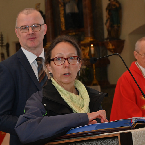 Copyright: Egon WEISSHEIMER, 27.04.2024 Grafenschlag, Firmung im Pfattverband Herz Jesu im Waldviertel, in der Pfarrkirche Grafenschlag, Firmspender: Domkapilar Mag. Herbert D?LLER, MARTSCHINI Elisabeth