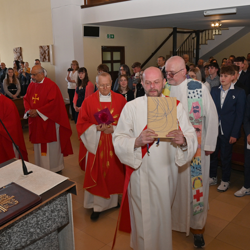 Copyright: Egon WEISSHEIMER, 27.04.2024 Grafenschlag, Firmung im Pfattverband Herz Jesu im Waldviertel, in der Pfarrkirche Grafenschlag, Firmspender: Domkapilar Mag. Herbert D?LLER, 