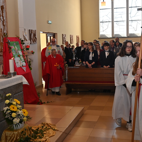 Copyright: Egon WEISSHEIMER, 27.04.2024 Grafenschlag, Firmung im Pfattverband Herz Jesu im Waldviertel, in der Pfarrkirche Grafenschlag, Firmspender: Domkapilar Mag. Herbert D?LLER, 